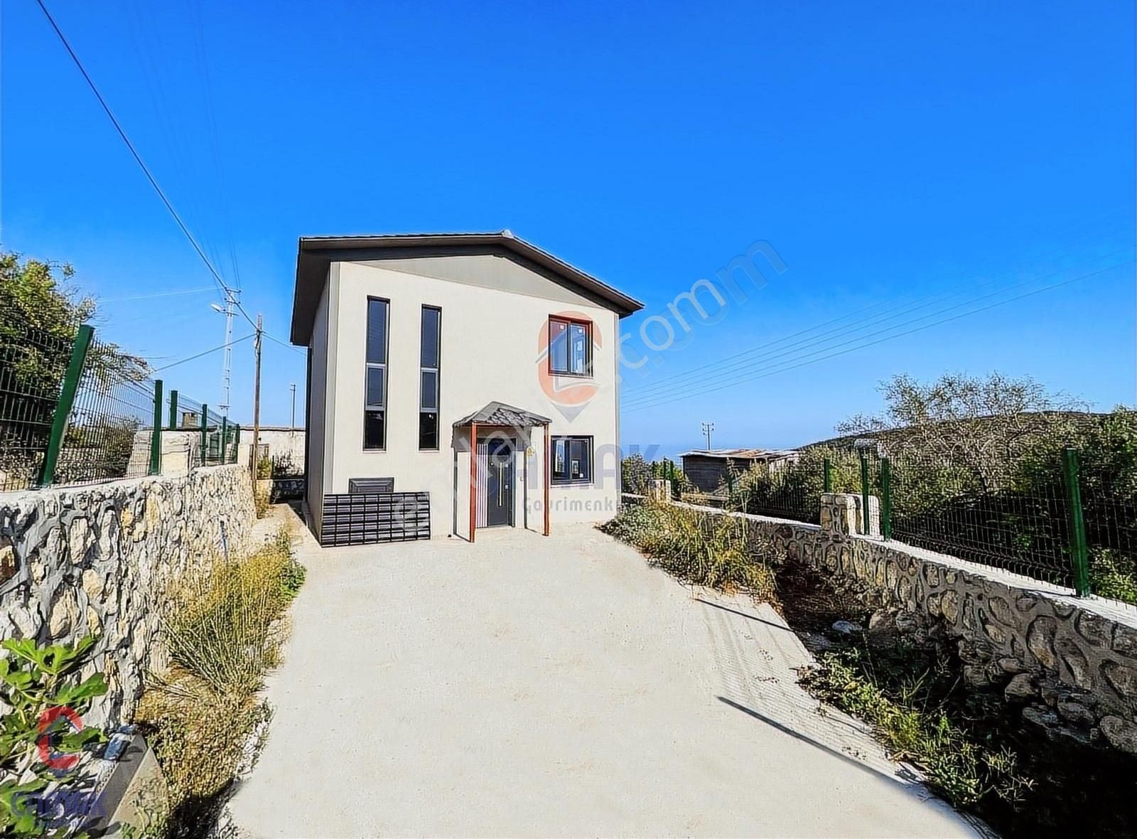 Çamak'tan Kuzucubelen'de Deniz Ve Şehir Manzaralı Satılık Villa