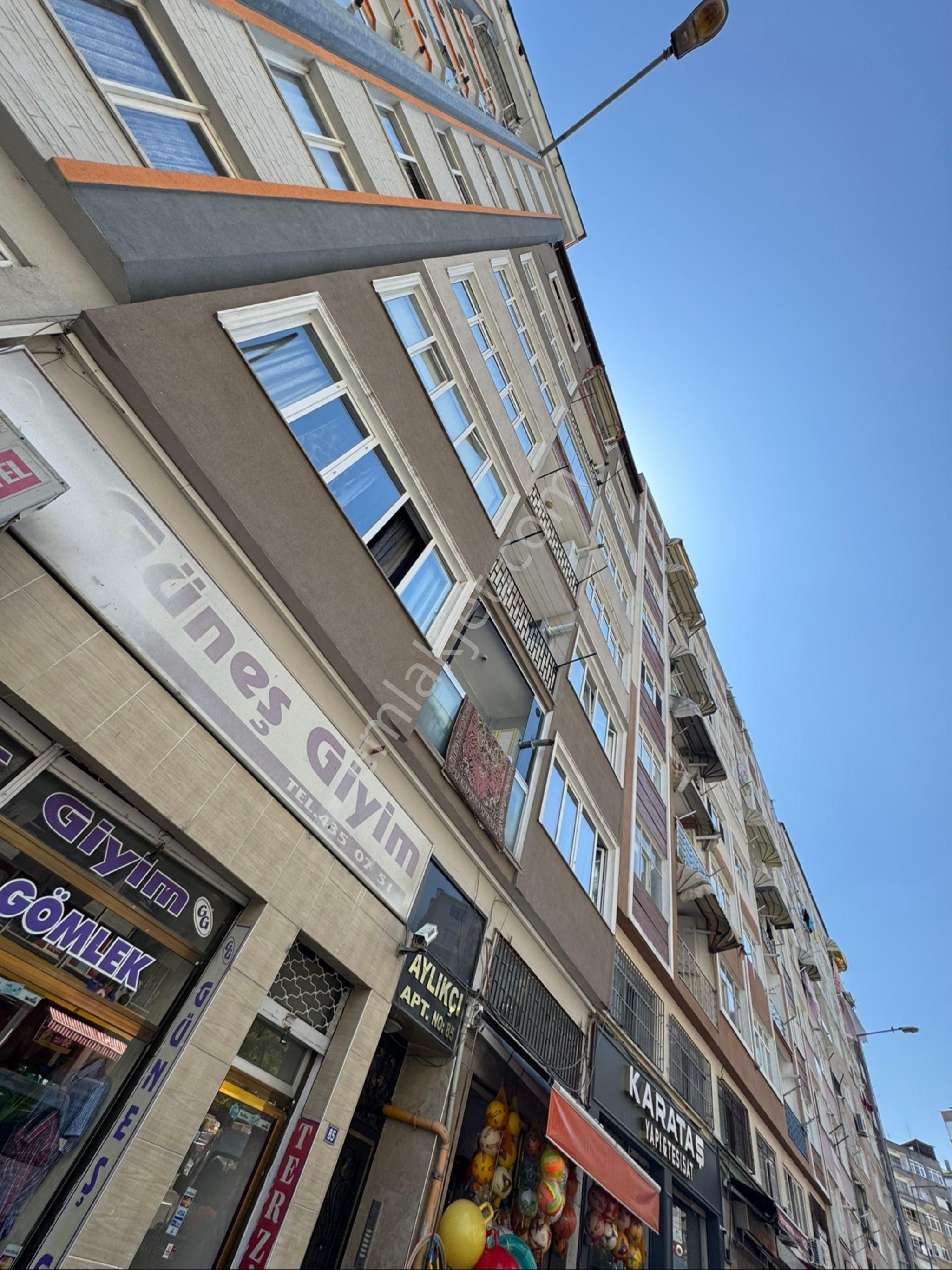Modern Pazarı Civarında İci Yapılı Temiz Daire