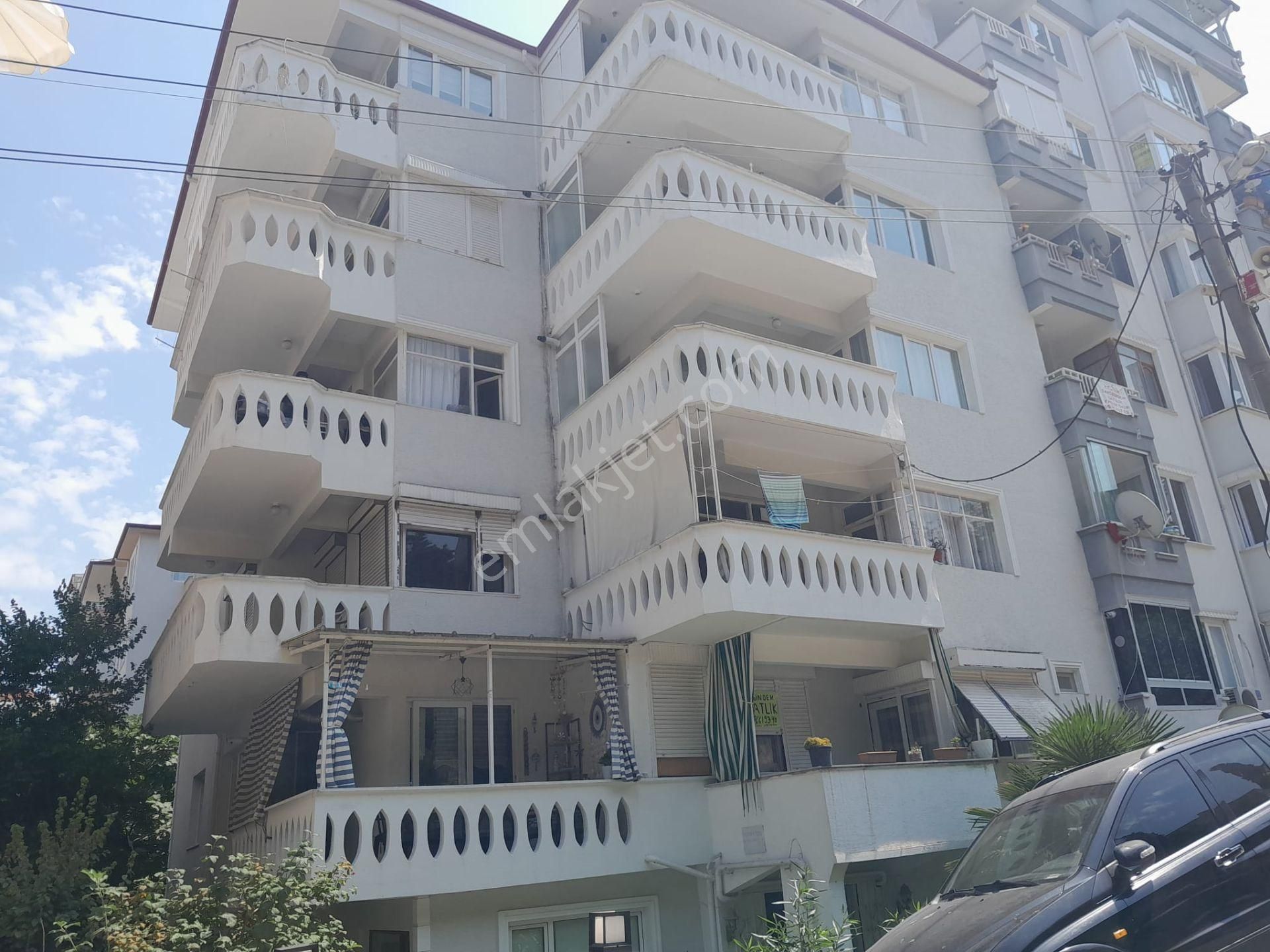 Yasemın Emlaktan Çınarcık Çamlık Mah. 3 Kat 2+1 Daire