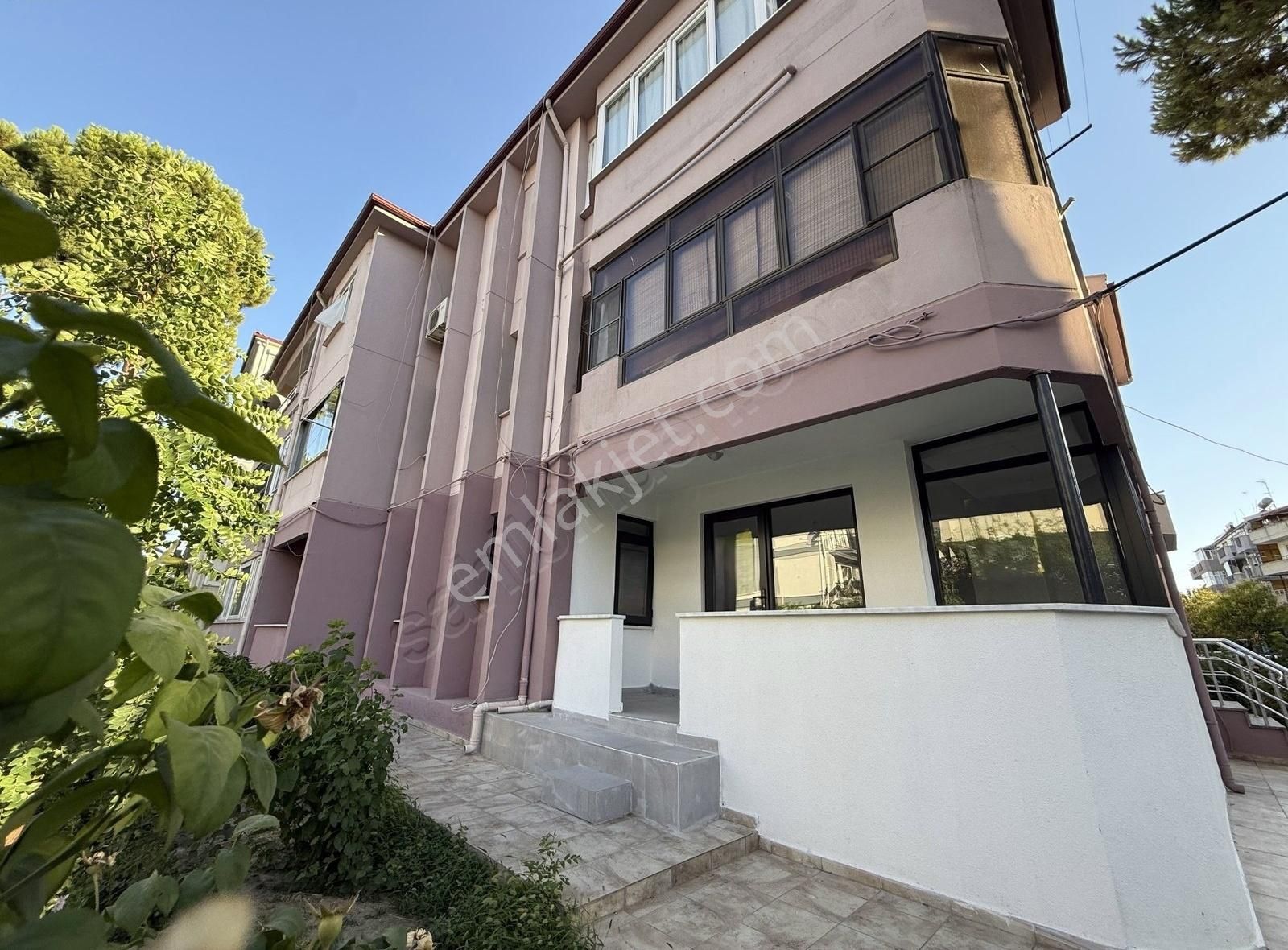 Parladan Merkezi Konumda Müstakil Tadında Yenilenmiş 2+1 Daire