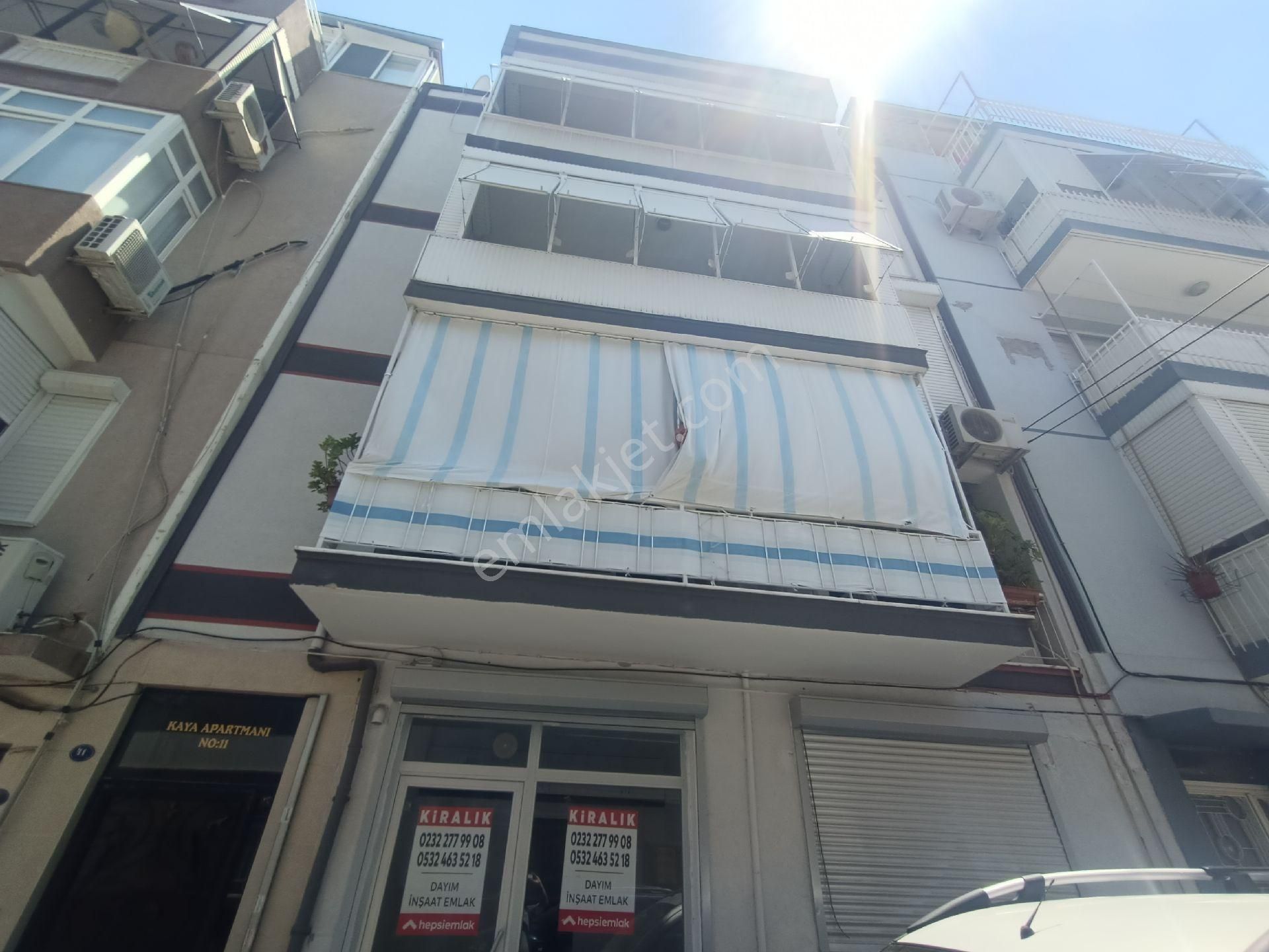 Balçova Ata Caddesi Paralel Sokağında Tadilatlı Kiralık Dükkan