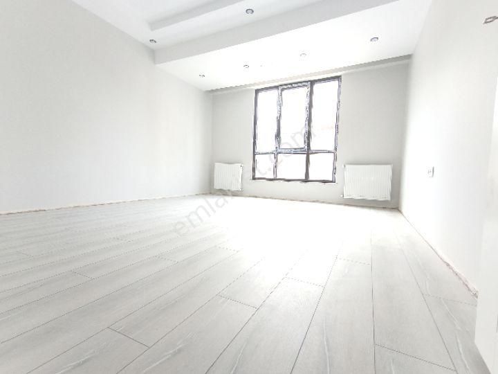Mimarsinan Mah De. güzel Bir 2 +1,90m2 Arakat
