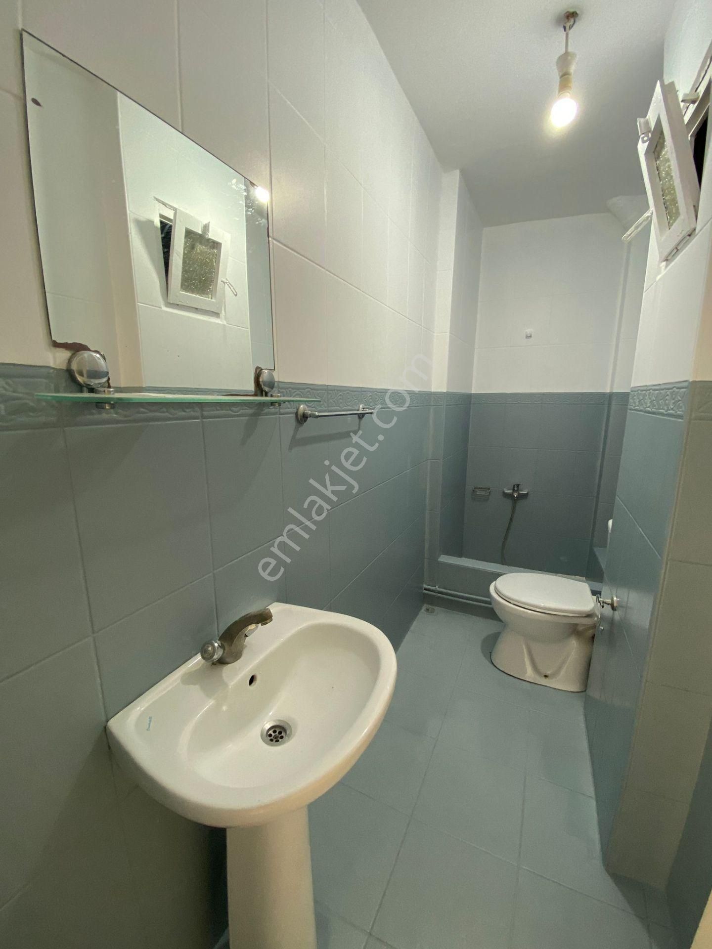 Söğüt Emlak-üsküdar Valide-i Atik Zeynep Kamil Hast. Kombili 2+1 Kiralık Daire