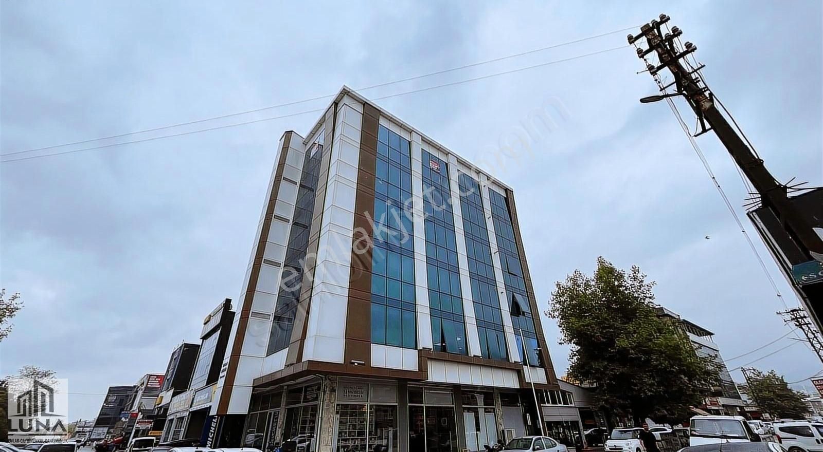 Luna'dan Piazza Yanı Full Donanımlı Kiralık Ofis