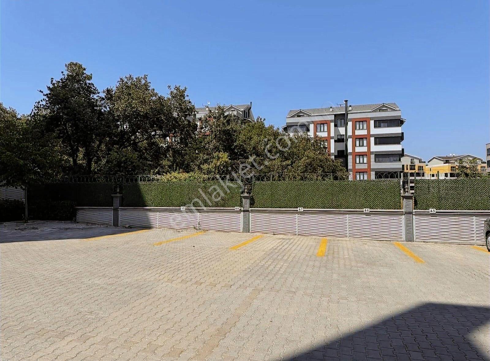 Karakaş Bey Gayrımenkulden 3+1 Cam Balkonlu Ara Kat Daire