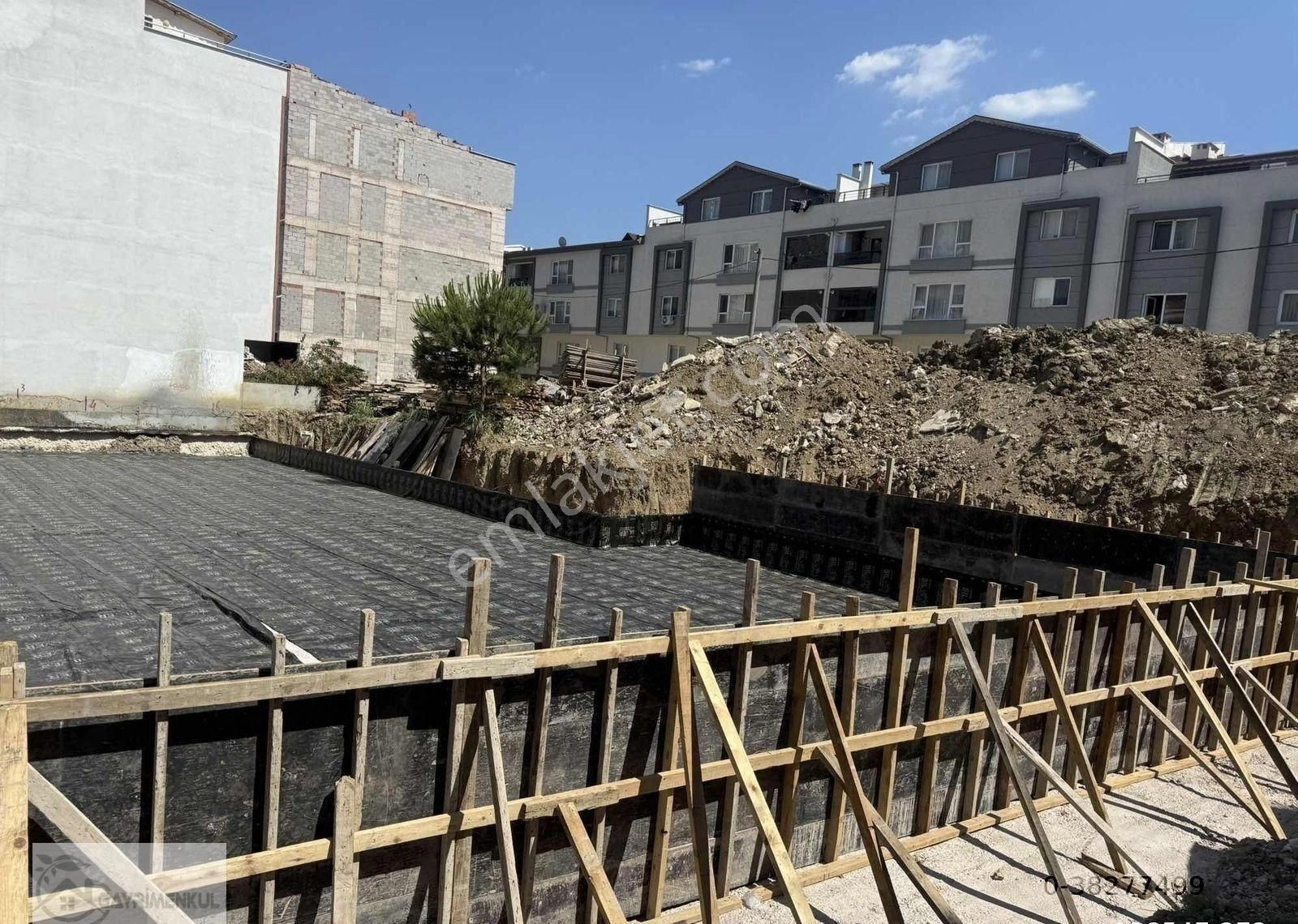 Gemlik Perşembe Pazarı Civarı Temelden Satılık Ara Kat Daire.