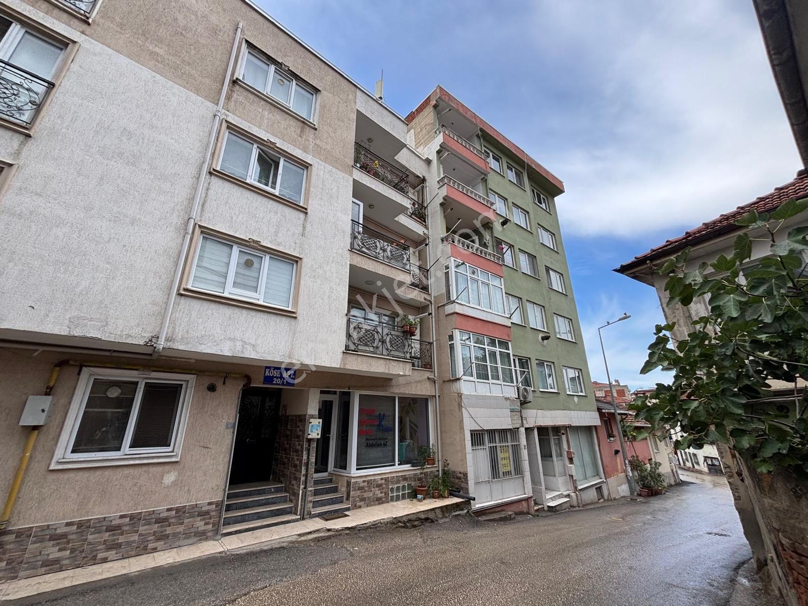 Güzelyalı Burgaz Mah Satılık 2+1 Arakat Daire