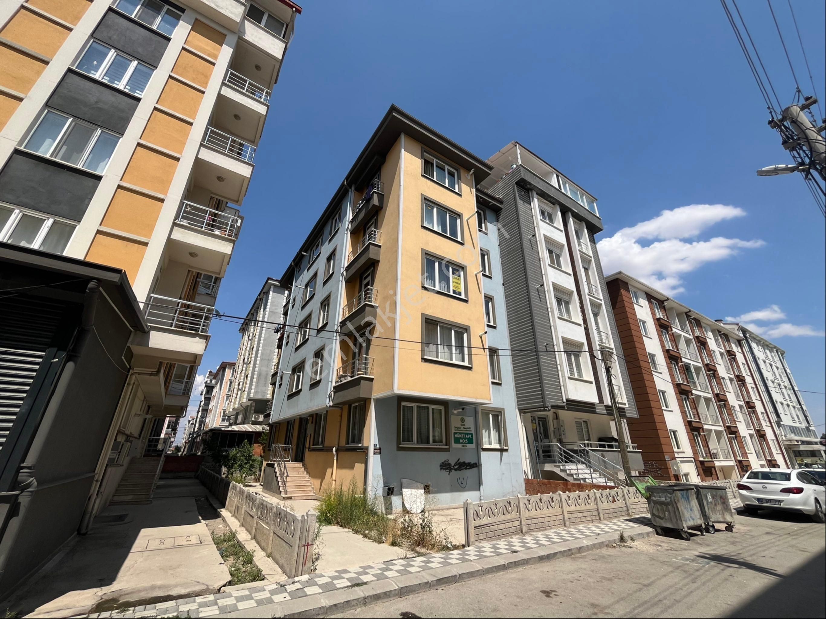 Erenler’de Doğalgazlı 1+1 Eşyalı Satılık Daire