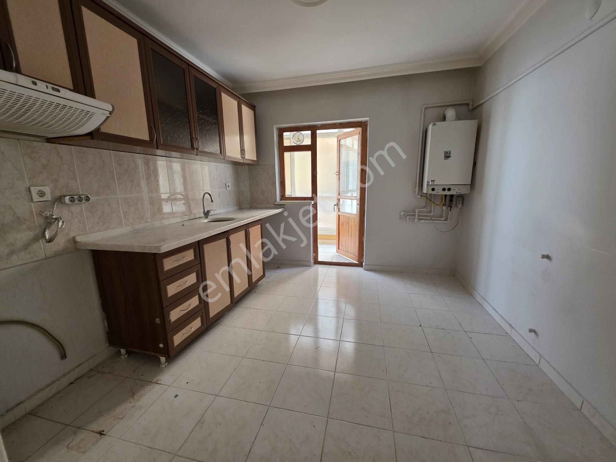 Kardeşlerde Etlik Şehir Hastanelerine Yakın Kat Konumunda 3+1 Yapılı Kiralık