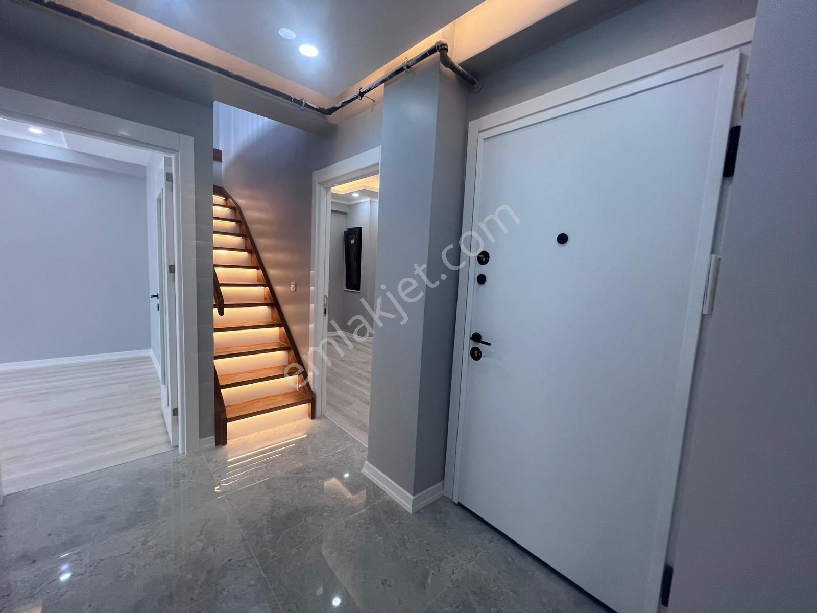 Gaziosmanpaşa'da Satılık Boş Dubleks Sıfır Daire Asansörlü 4+2 Hemen Sunum