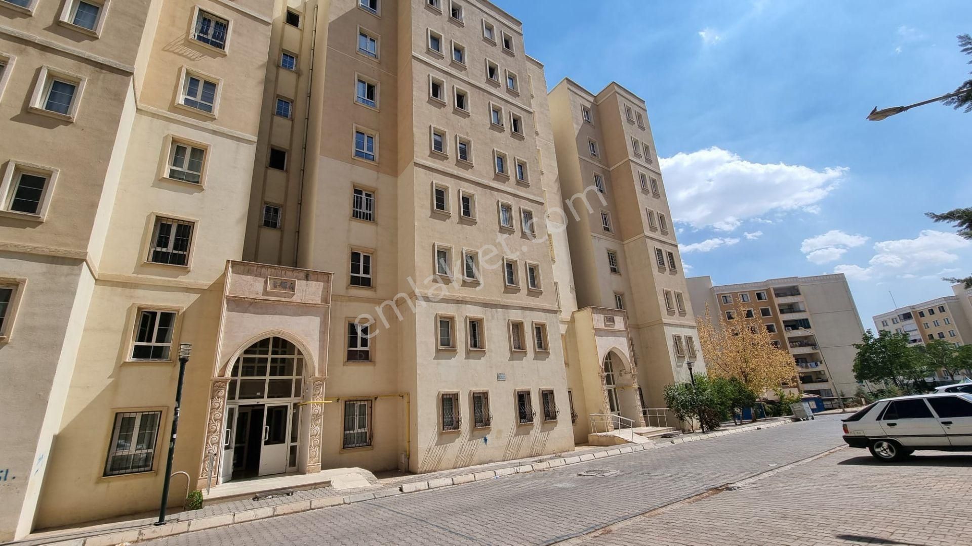 Akev Gayrimenkul'den Seyrantepe Toki Konutları Ara Kat 2+1 Kiralık Daire