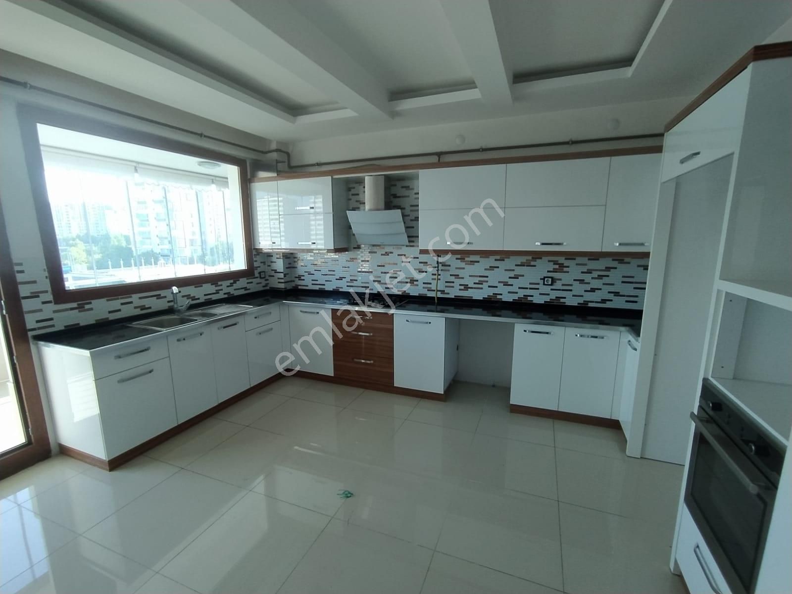 Tema Park Akarşısında 4+1 Lük Kiralık Daire