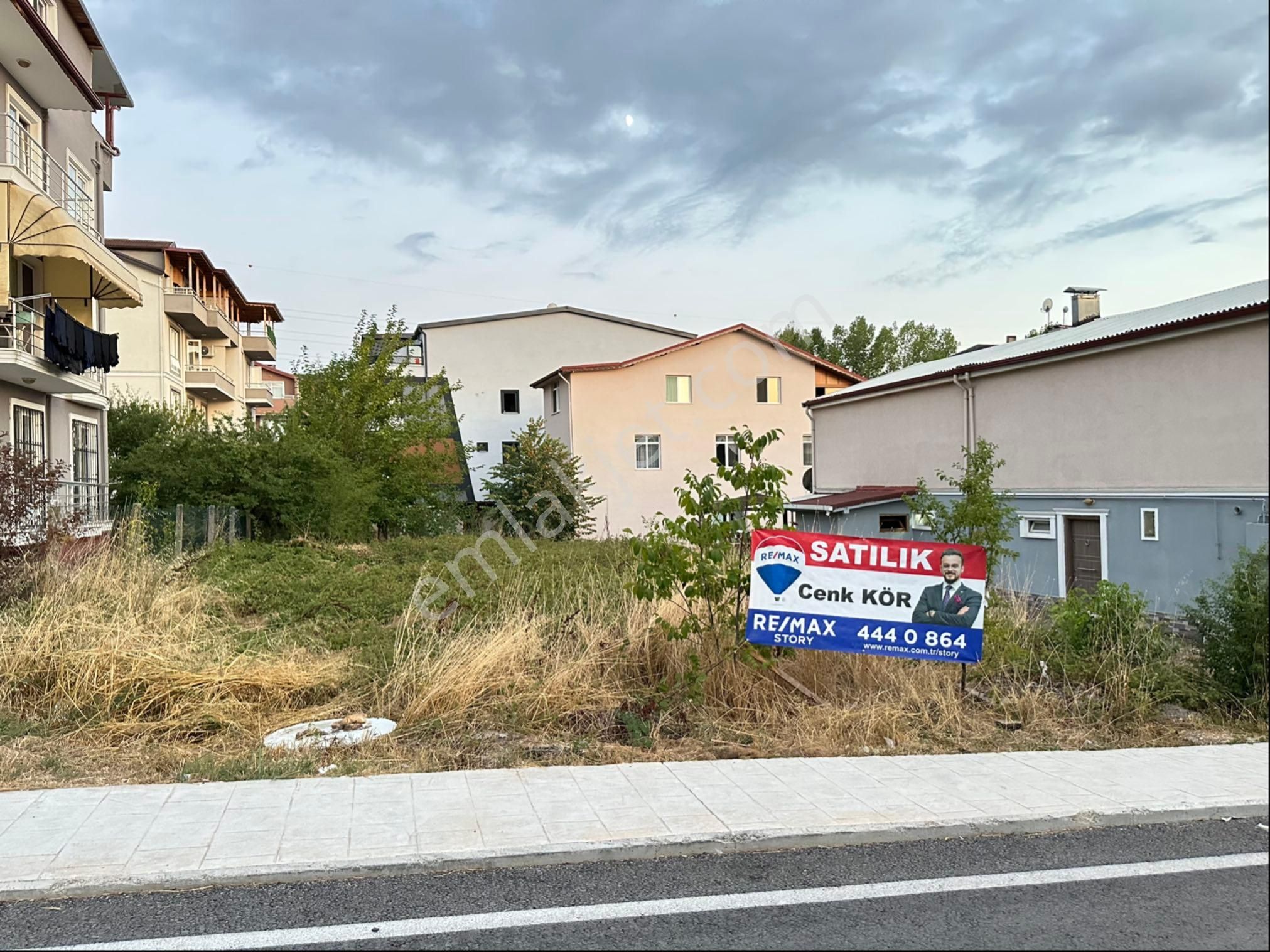 Başiskele'de Sahile Yakın Konumu Güzel Konut İmarlı Arsa