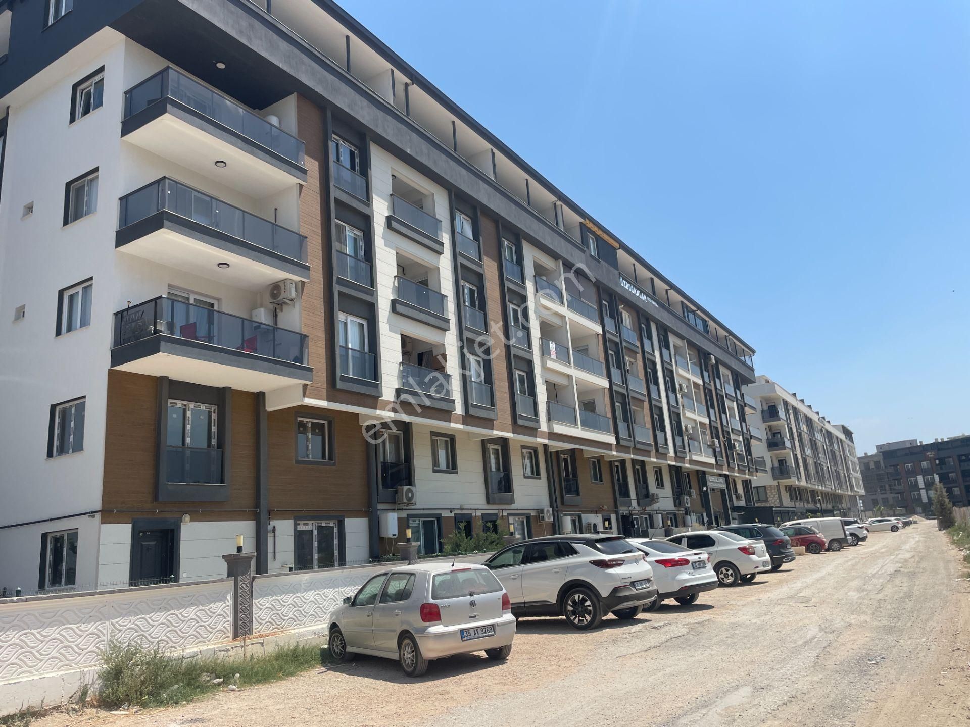 Seyrek'te Ara Kat Sıfır Doğalgazlı Asansörlü 1+1 Kiralaık Daire