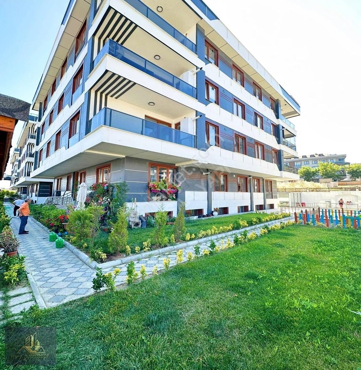 Beylikdüzü Kavaklı'da Satılık Site İçi 4+2 Dubleks Fırsat Daire