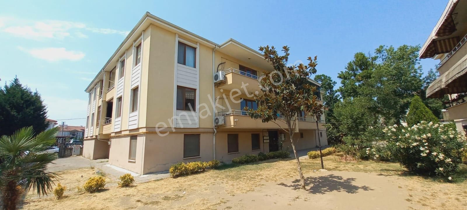 Remax Maviden Şeker Mah. Ihlamur Sitesinde Kiralık 3+1 Daire.