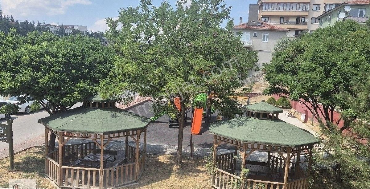 Metroya Yakın Subayevlerinde 3+1 Satılık Daire