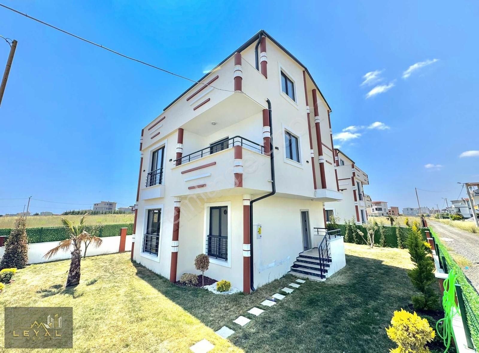 ꧁leyal Grup꧂büyük Ailelere Özel Büyük Villa 6+1 300m2 Arsa İçind