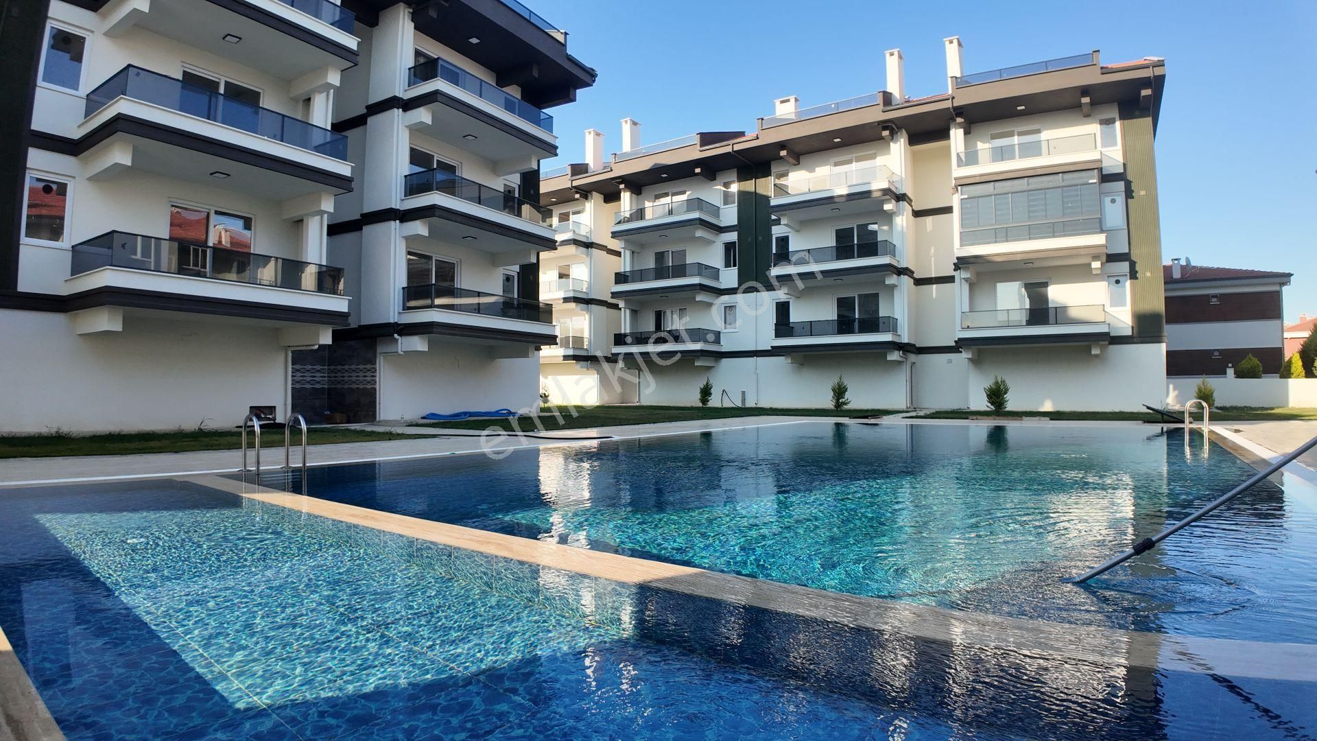 Çamlı Park Evlerinde Havuzlu, Denize 500m, Doğalgazlı Sıfır 2+1