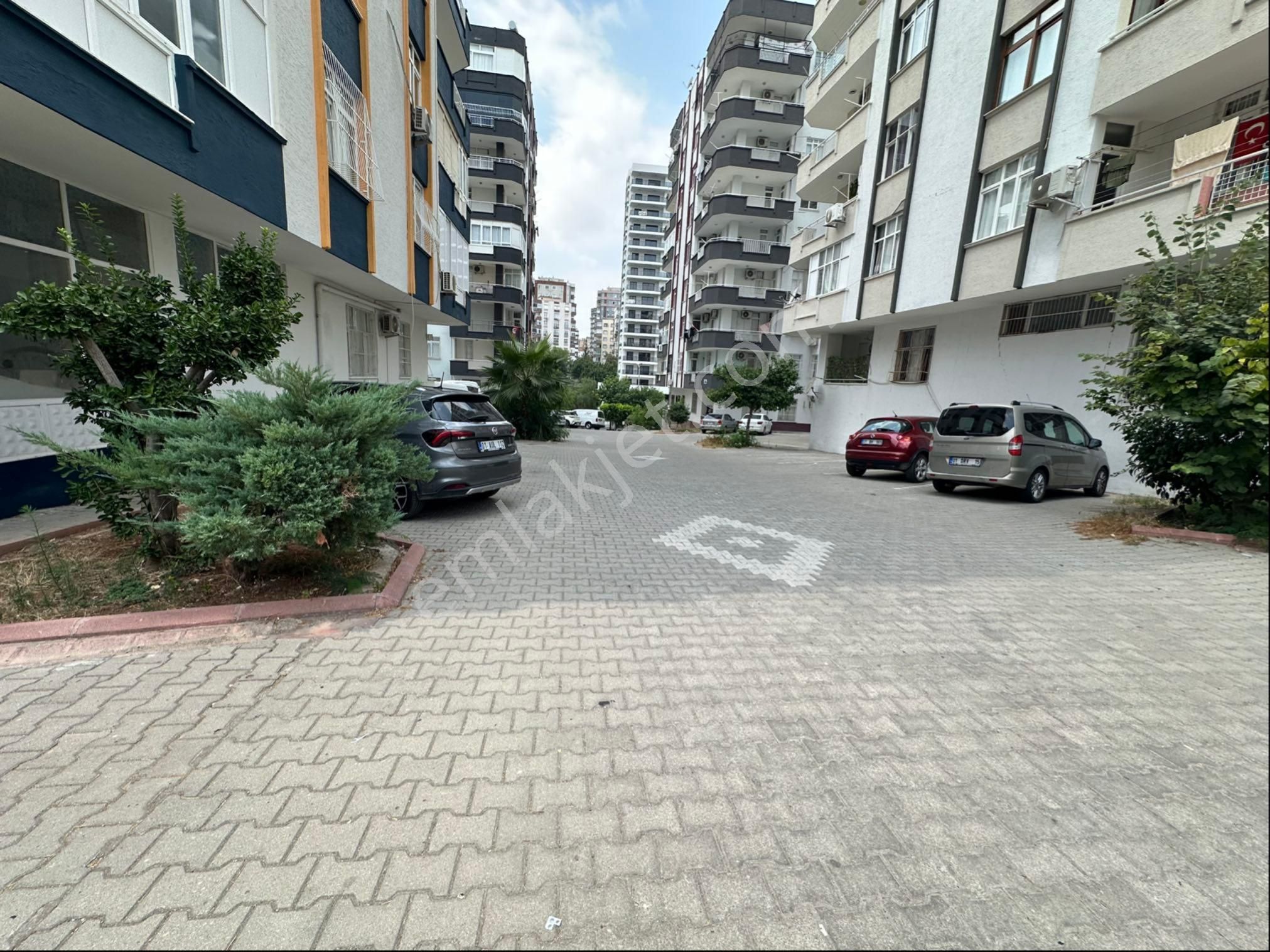 Toros Mahallesi Mahfesığmaz Posthanesi Civarı Aylık Kiralık 3+1