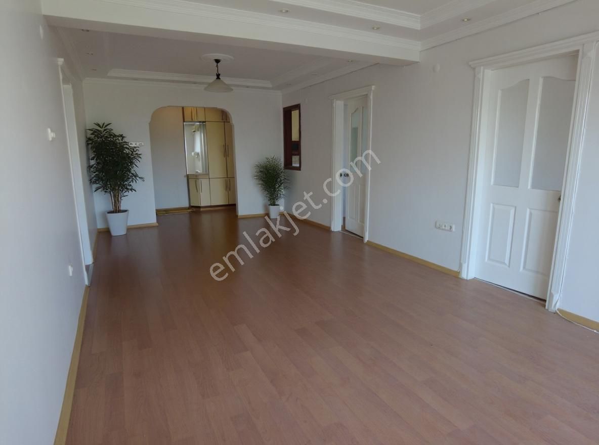 Kw Cobans'tan Fevzi Çakmak Caddesi Üzeri – Ata Apartmanı’nda 100m² Yenilenmiş Daire!