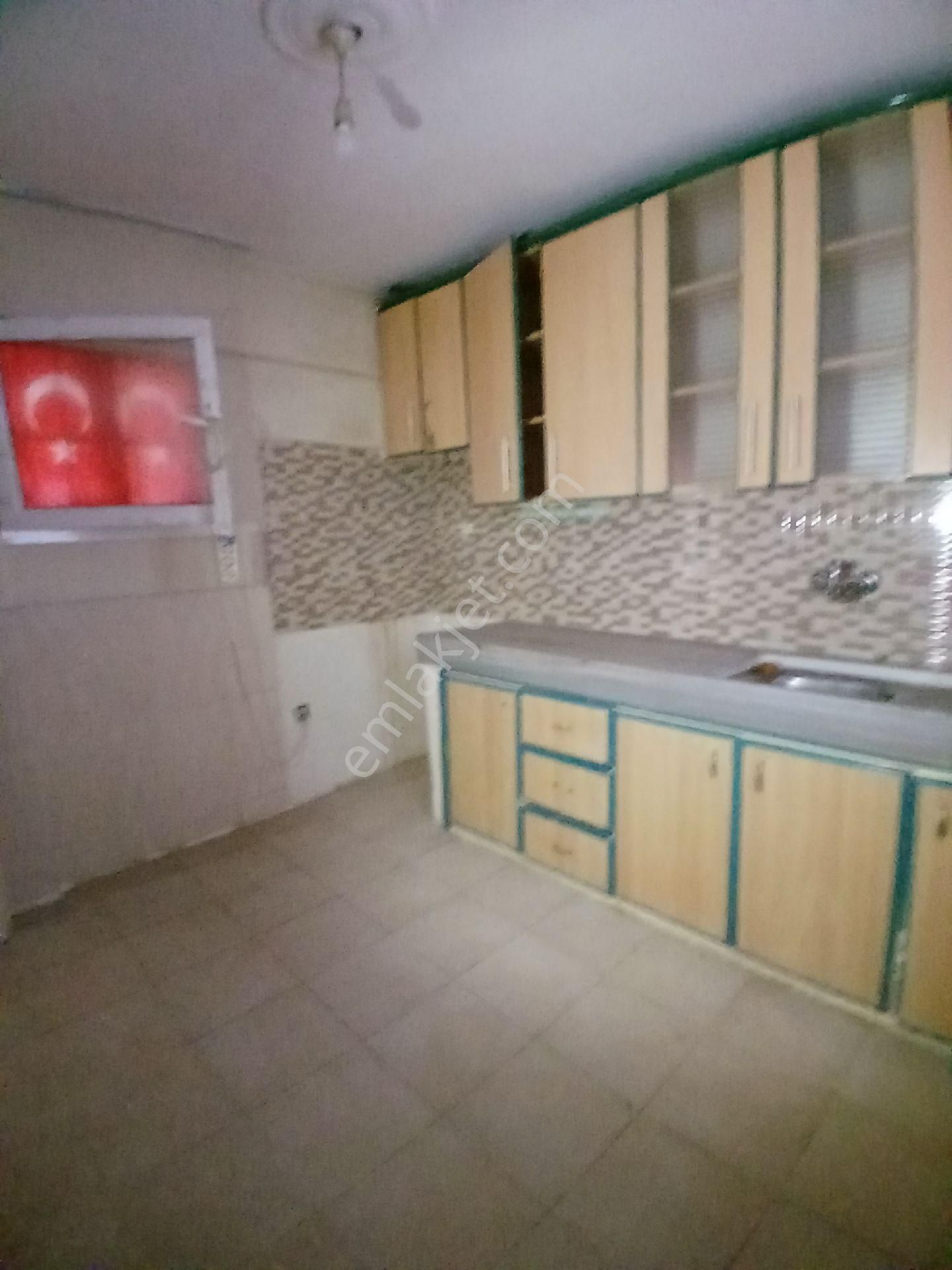 Karabağlar Sarıyer Mah Kıralık Ev Not . Suriyelı Aile Ye Verılecektır Sadece