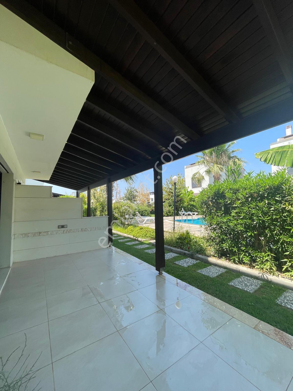 Kuşadası Güzelçamlı'da Ormanla İç İçe Bol Oksijen Kaynaklı 3+1 Satılık Villa - Görsel 23