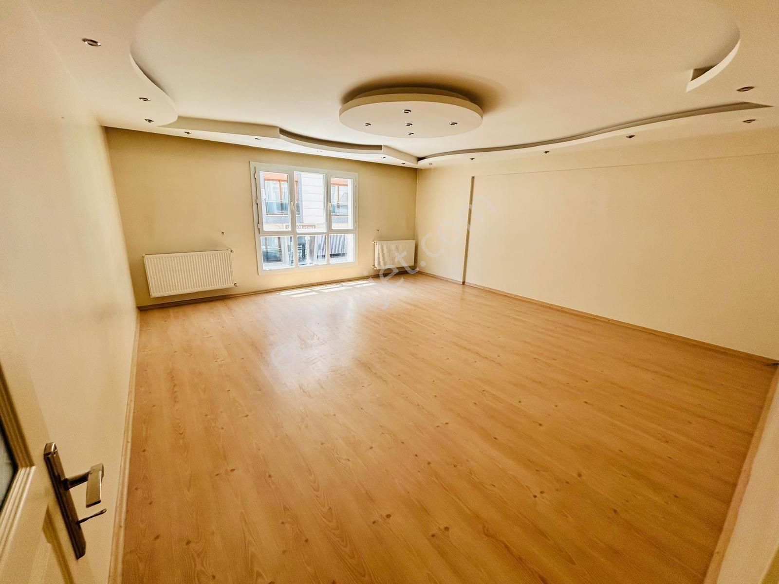 Asil Emlak'tan Muradiye'de 3+1 145m² Çift Cephe Arakat Daire