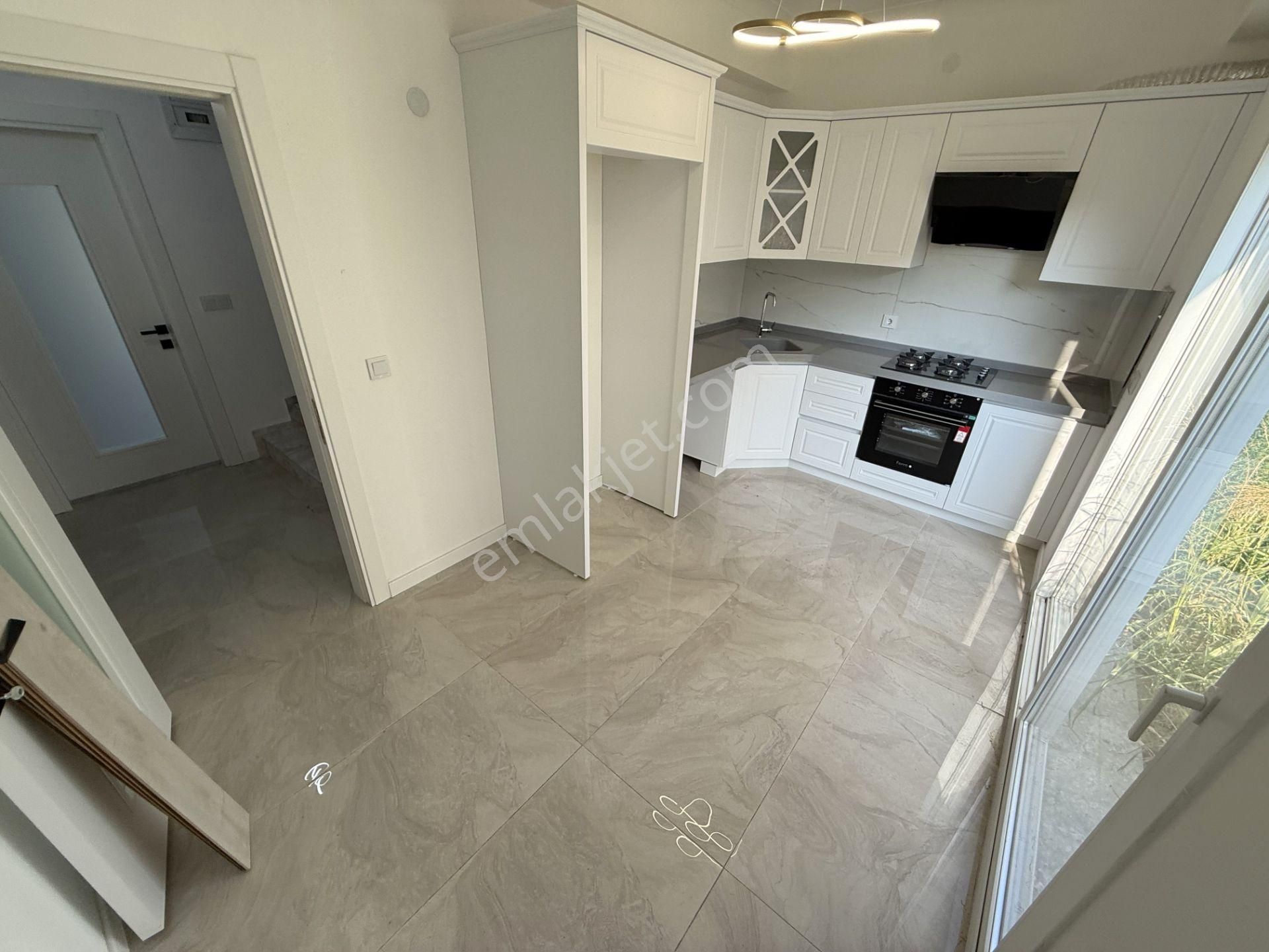 🟣güç Gayrimenkul'den Güre'de Kazdağları Manzaralı Geniş Bahçeli Sıfır Satılık 3+1 Villa