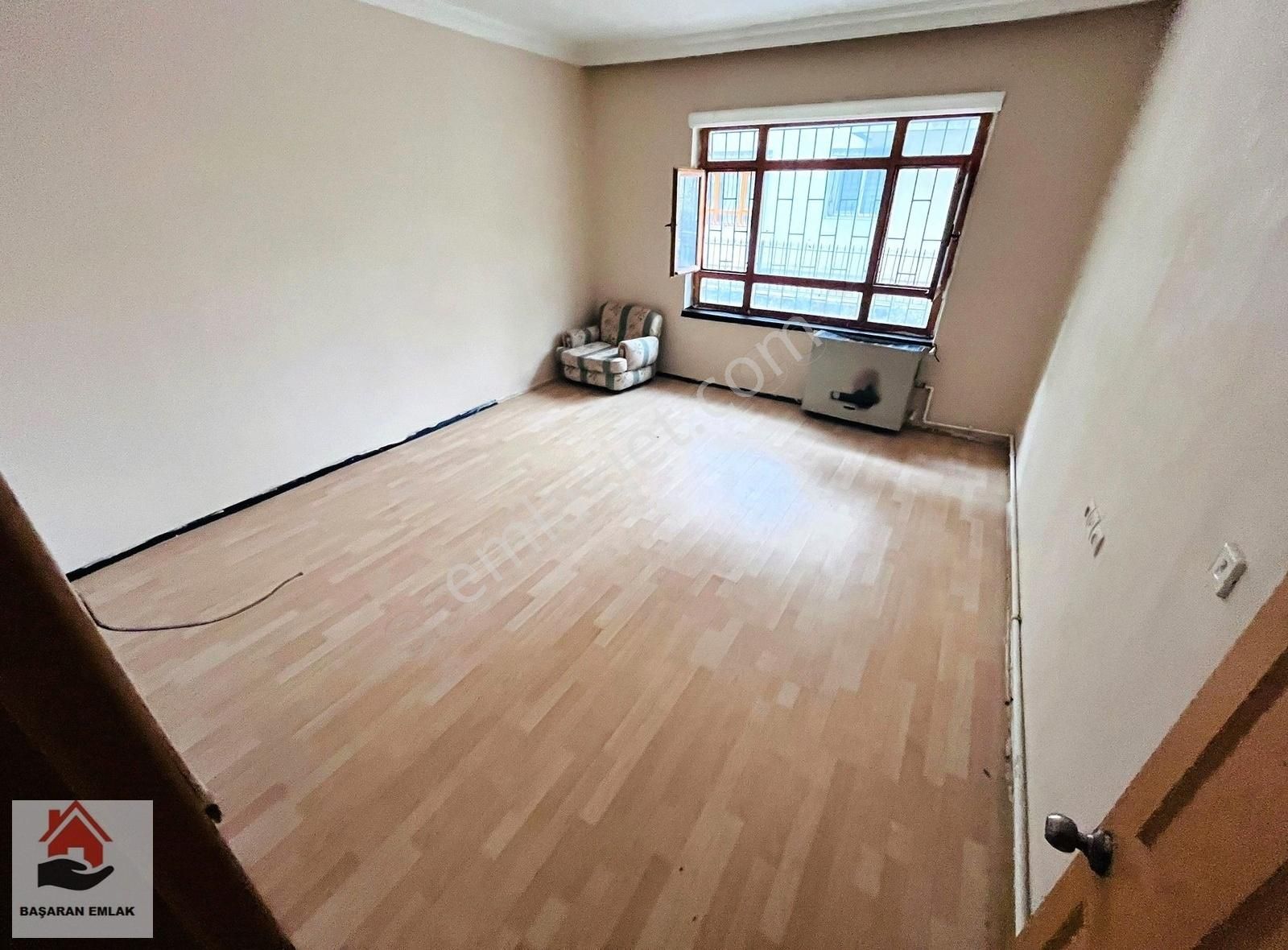 Pınarbaşı Mahallesinde 1+1 Bahçe Katı Asansörlü Yatırımlık Daire