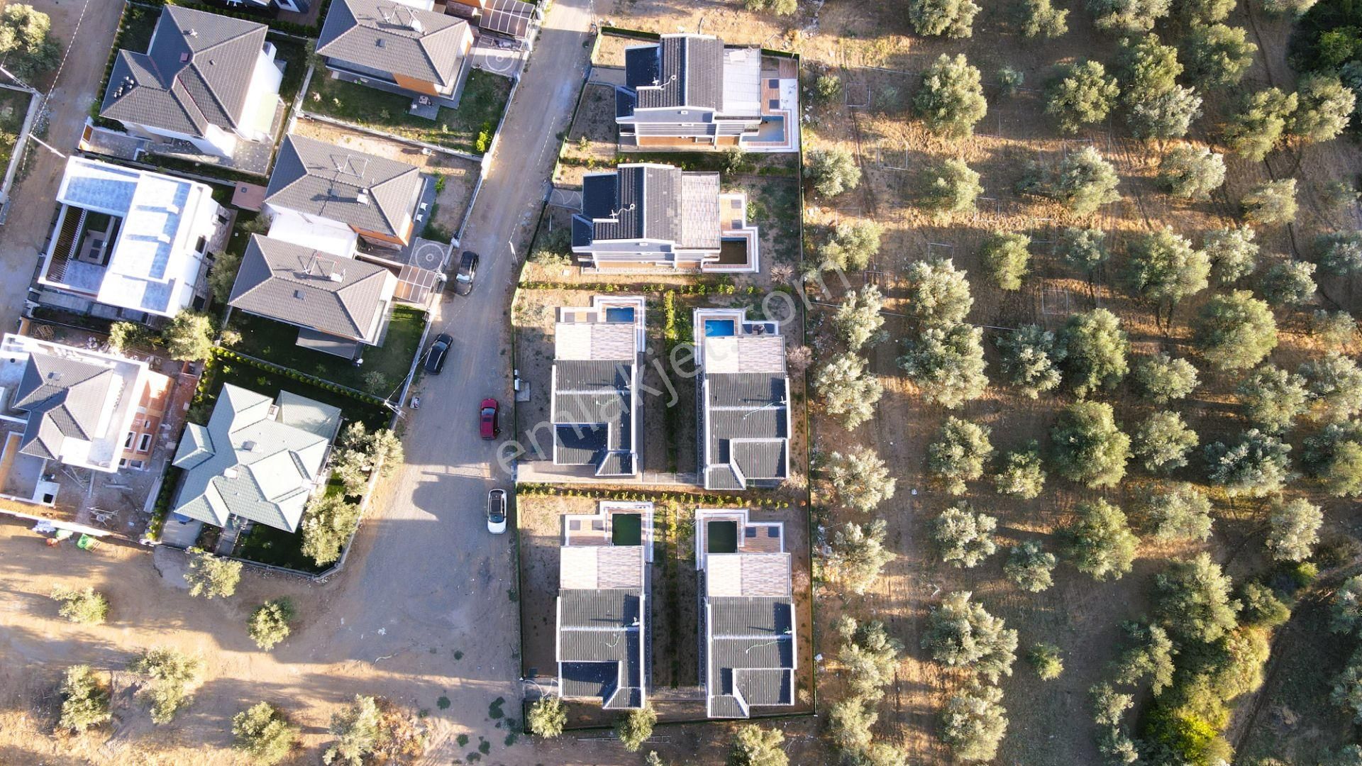 Doğayla İç İçe Modern Havuz Ve Bahçe Keyfi 5+1 Villa - Görsel 31