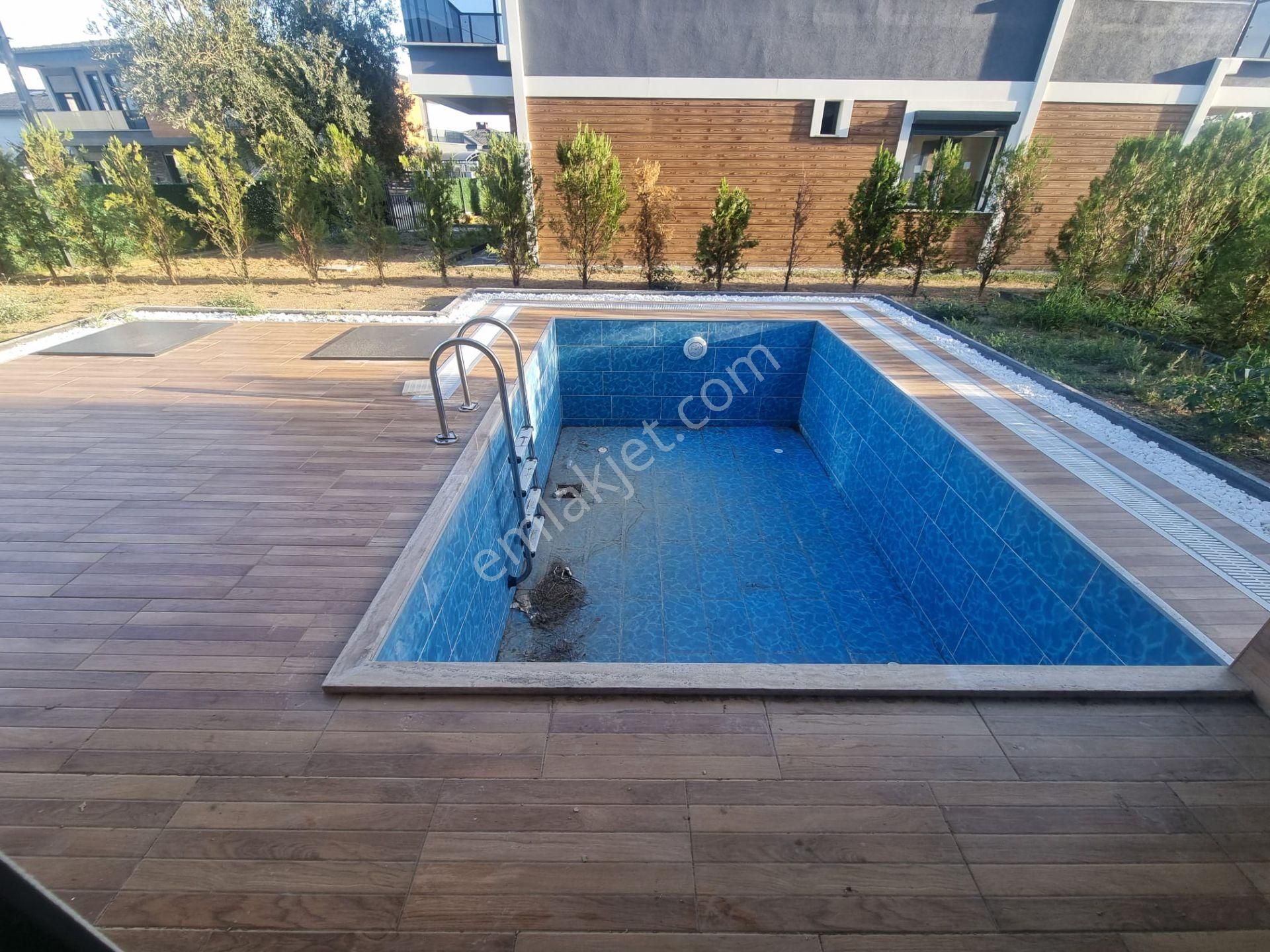Doğayla İç İçe Modern Havuz Ve Bahçe Keyfi 5+1 Villa - Görsel 10