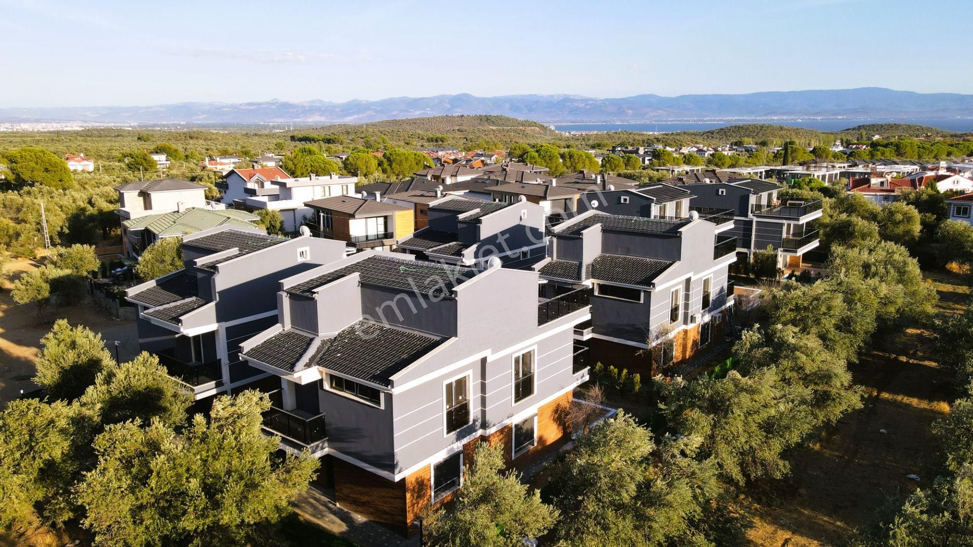 Doğayla İç İçe Modern Havuz Ve Bahçe Keyfi 5+1 Villa - Görsel 35