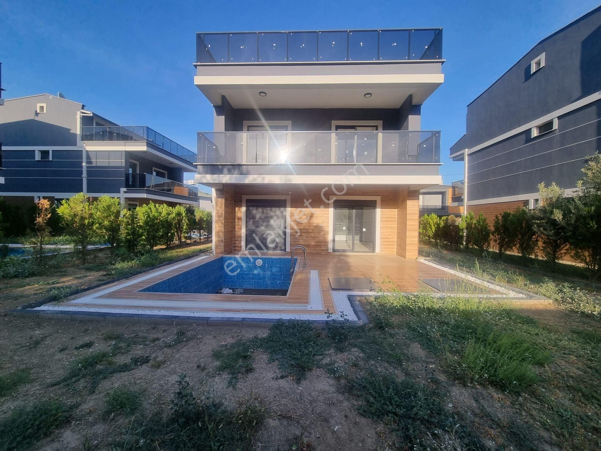 Doğayla İç İçe Modern Havuz Ve Bahçe Keyfi 5+1 Villa - Görsel 19
