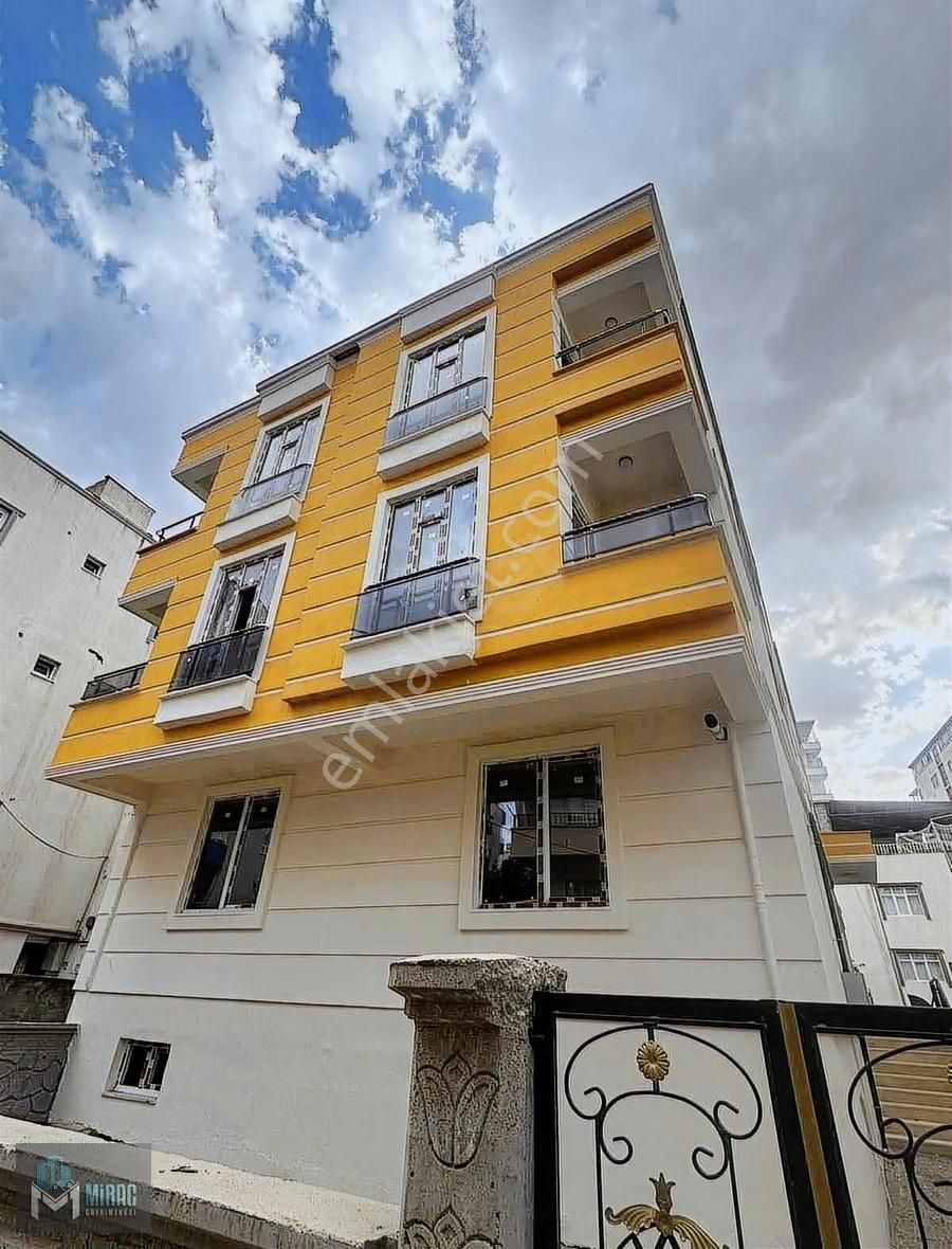 Bahçelievler Mahallesinde Satılık 2+0 Lüx Daire