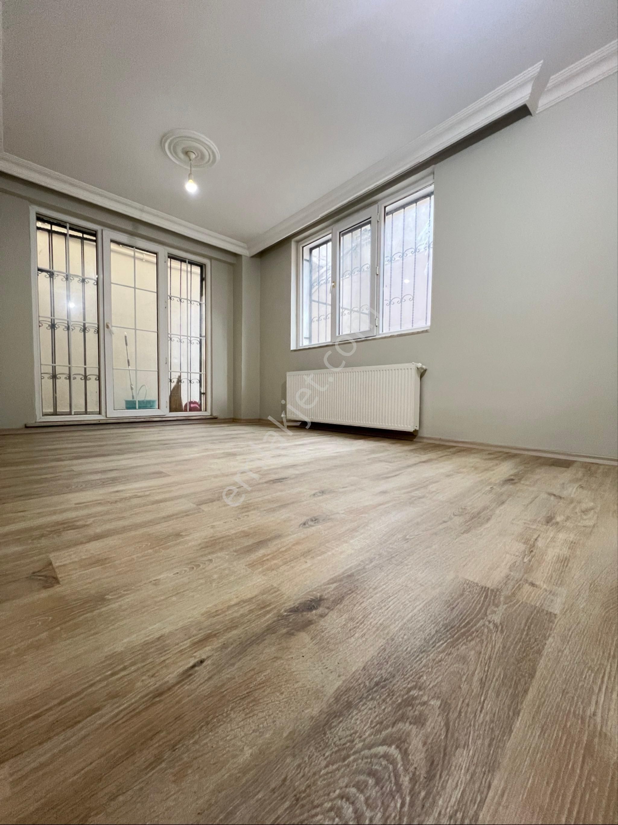 Üsküdar Ferah Mahallesinde 85m² 2+1 Satılık Bahçe Katı