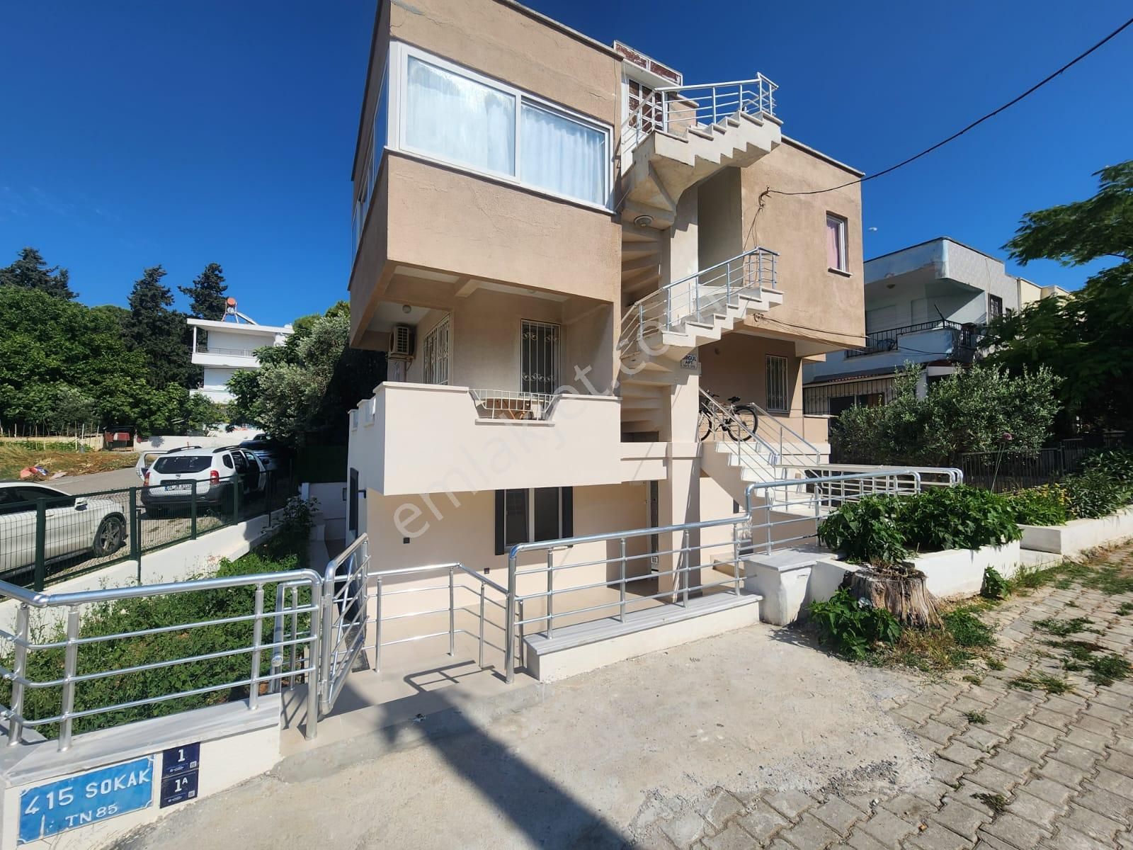Didim Çamlık Mahallesi'nde Denize Yürüme Mesafesinde Giriş Katı 2+1 Satlık Daire