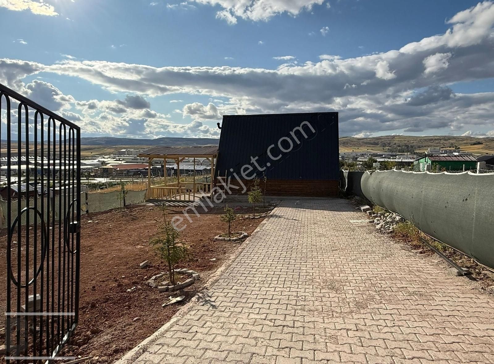 Çağrı Çelik Gyd'dan Çevre Yolu Kenarı Hazır Bahçe Satılıktır