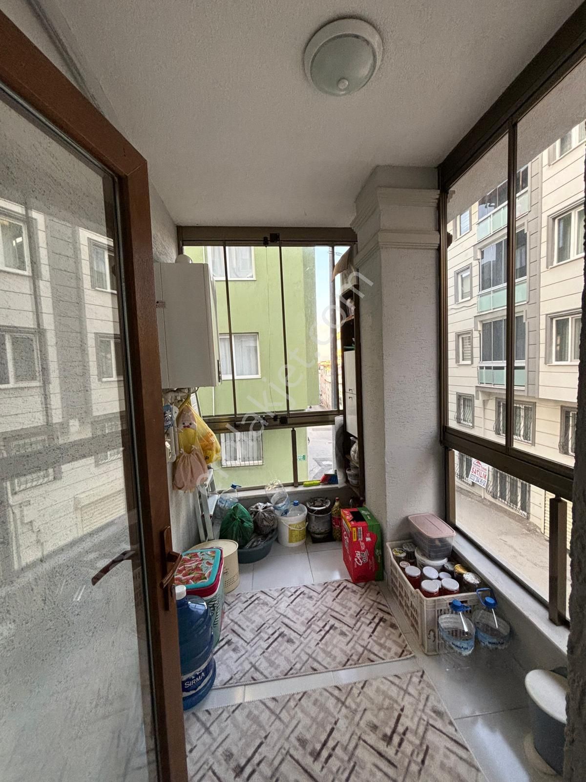 Acil İhtiyaçtan Satılık 2+1 Kapalı Otopark Cam Balkonlu