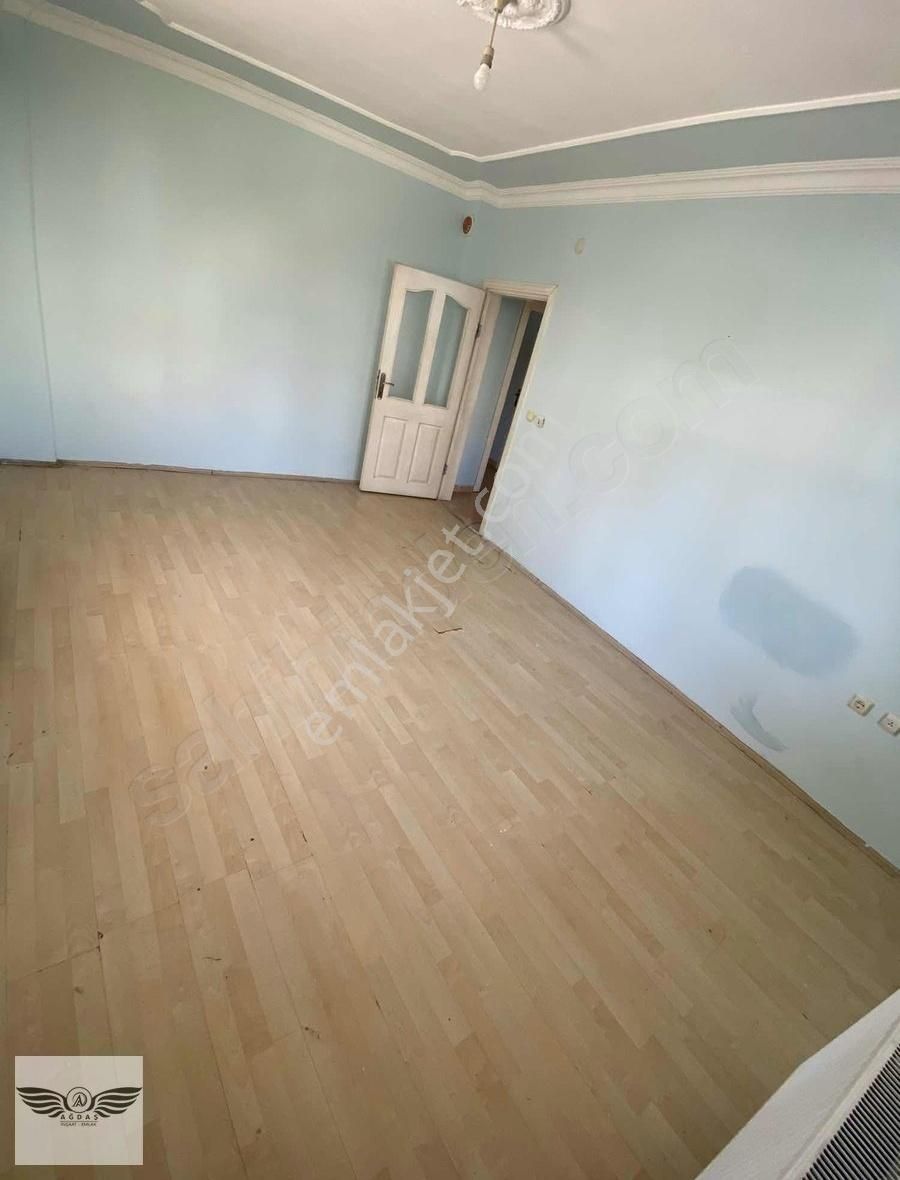 Merkezi Konumda 2+1 Balkonlu İskanlı Ön Cephe Yüksek Giriş - Görsel 4