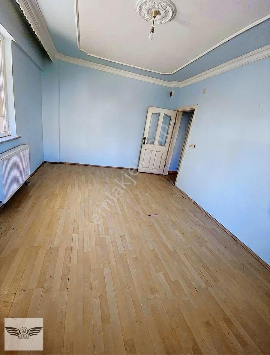 Merkezi Konumda 2+1 Balkonlu İskanlı Ön Cephe Yüksek Giriş - Görsel 3