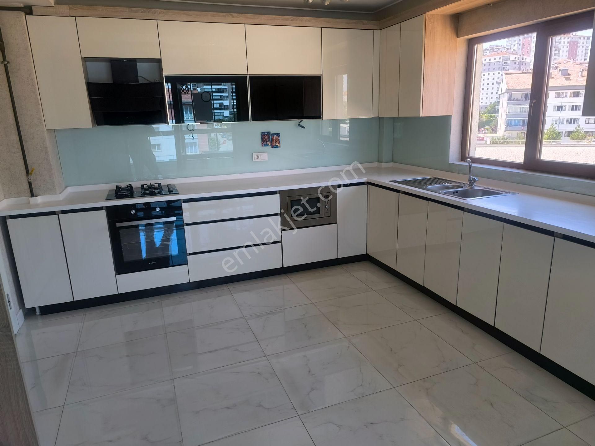 Ahimesud Kelebek Su Parkı Yanında Kiralık Lüx 3+1-158 M² Daire