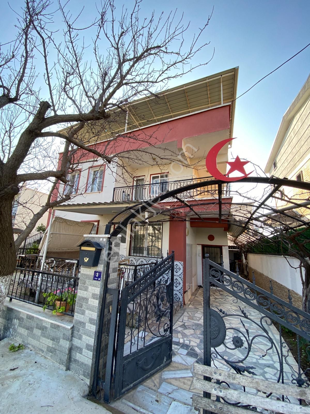 Didimde Satılık Tam Müstakil Aile Binası Her Kat Ayrı Tapu 3 Adet 2+1 Ayrı Mutfak