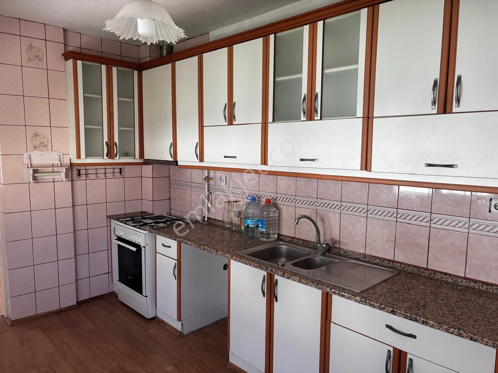 Cumhuriyet Mahallesinde Doğalgazlı 3+1 Daire