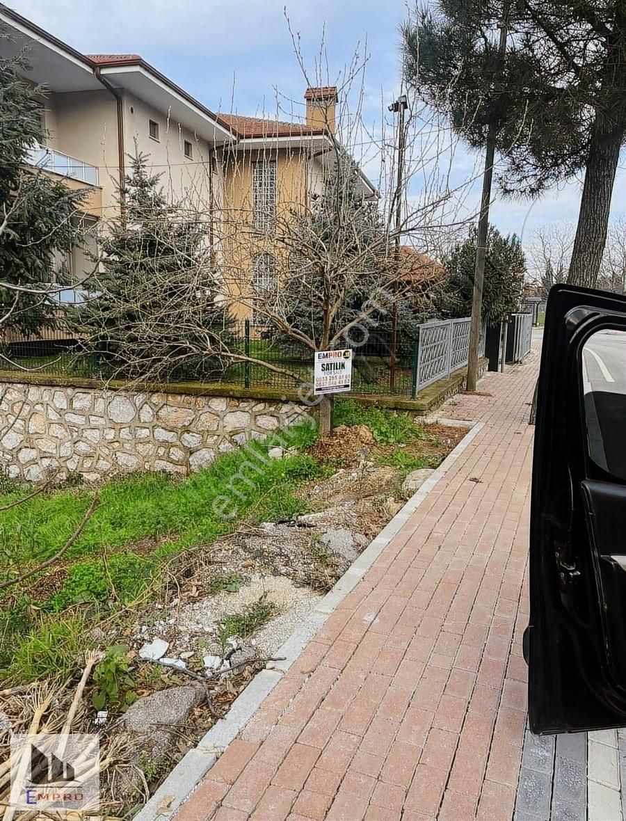 Başiskele Yuvacik Anayola Cepheli Arsa Satılık