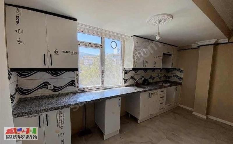 Sultanbeyli Orhangazi Mah De Satılık 2+1 Daire