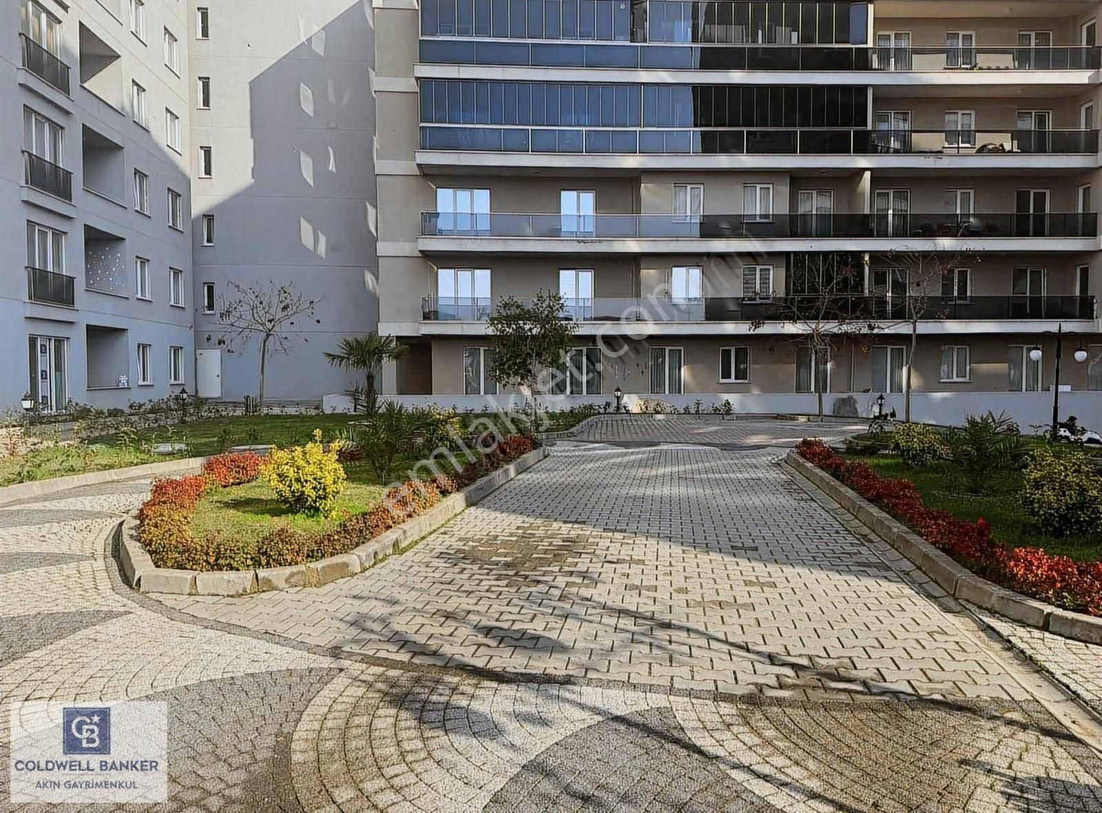 Pendik Yayalar Selective Port Sitesinde Satılık 1+1 Daire