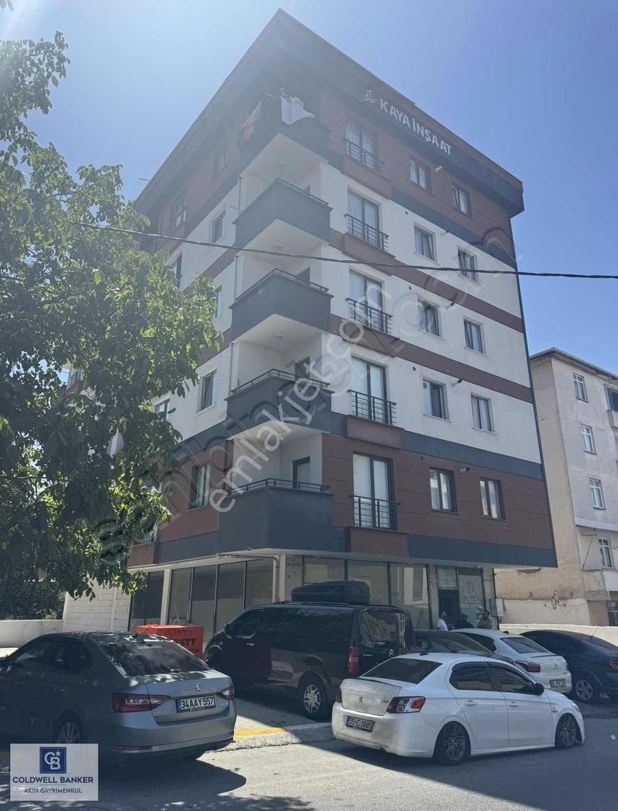 Sultanbeyli Eyyubi Caddesi'nde Satılık 2 + 1 Daire