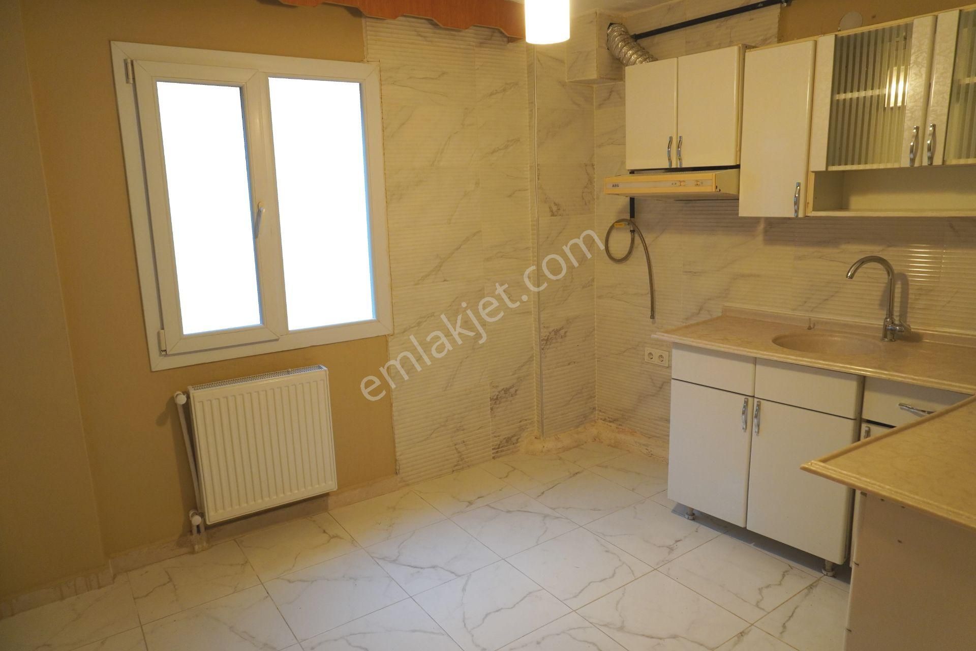 Şirintepe De Kiralık 3+1 Doğalgaz Kombili+balkonlu Çiğli Serkan