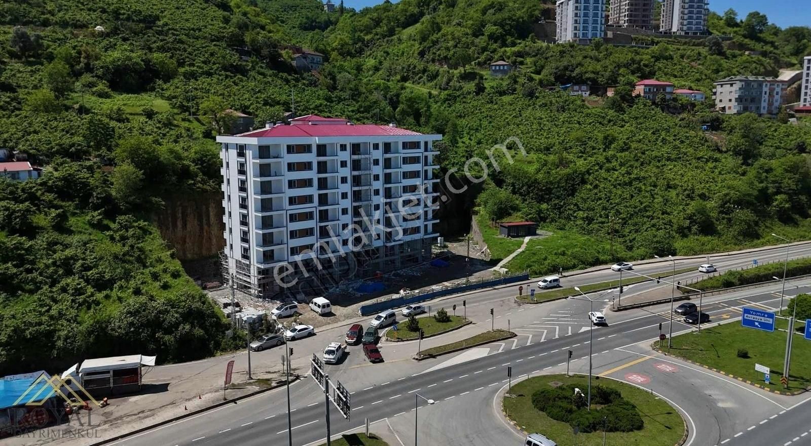 Yomra'da Kesilmez Deniz Manzaralı Satılık 3+1 Daire